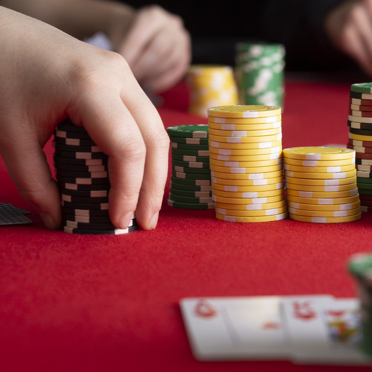 Diamond Suited Poker Sets In Case Poker Chip Lounge