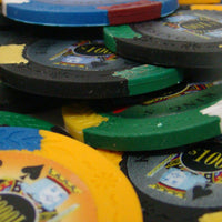 King&#039;s Casino 14 Gram Clay Poker Chips in Standard Aluminum Case - 1000 Ct.
