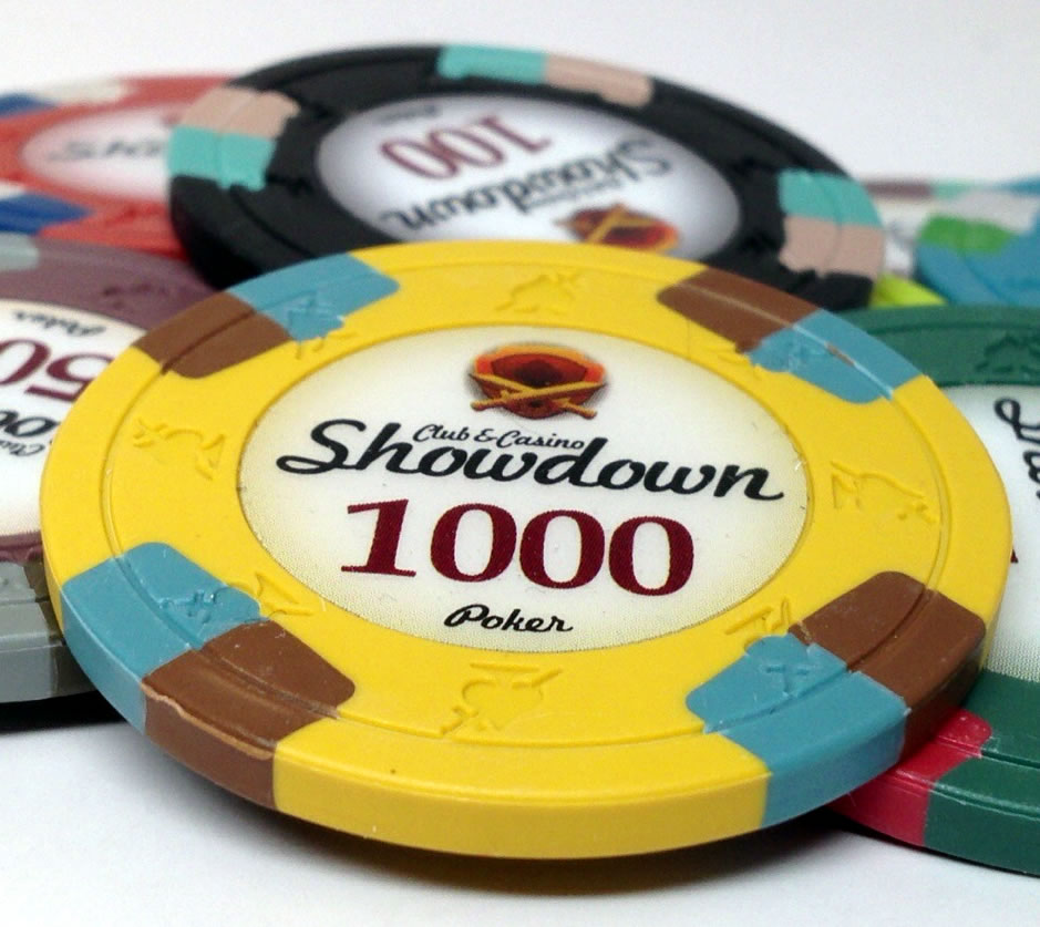  Showdown Poker Chips Set - 750 Heavyweight (13.5-Gram) Clay  Composite Chips, Cards, Dice, Dealer Button, & Aluminum Case - Professional  Casino Supplies, Kits, Holders, & Storage Container : Toys & Games